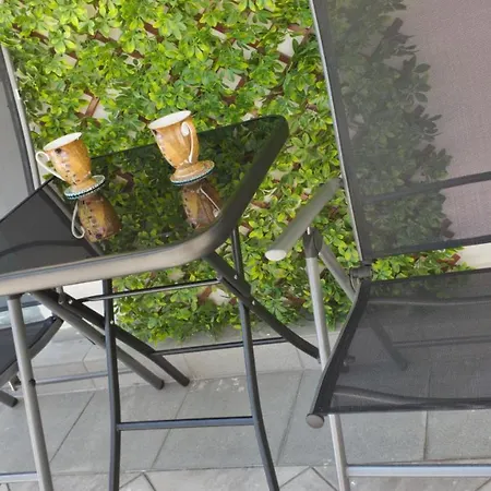 Cozy Near The Park With Huge Verandah. *