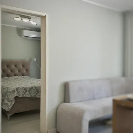 Cozy Near The Park With Huge Verandah. *