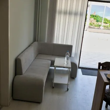Cozy Near The Park With Huge Verandah. Apartment *