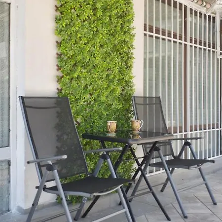 Apartment Cozy Near The Park With Huge Verandah.